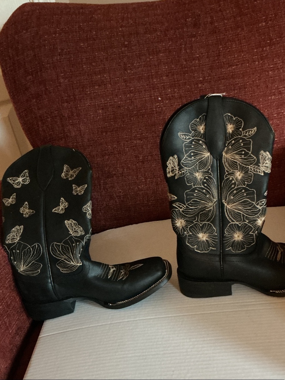 Cowboy leather boots black with floral and butterfly embroidery .Made in Mexico